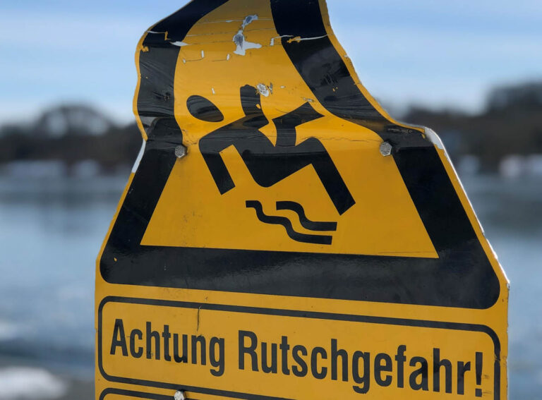 Auf den Straßen in Werne, Dortmund und Lünen ist es gefährlich glatt. Foto/Symbolbild: PP Dortmund