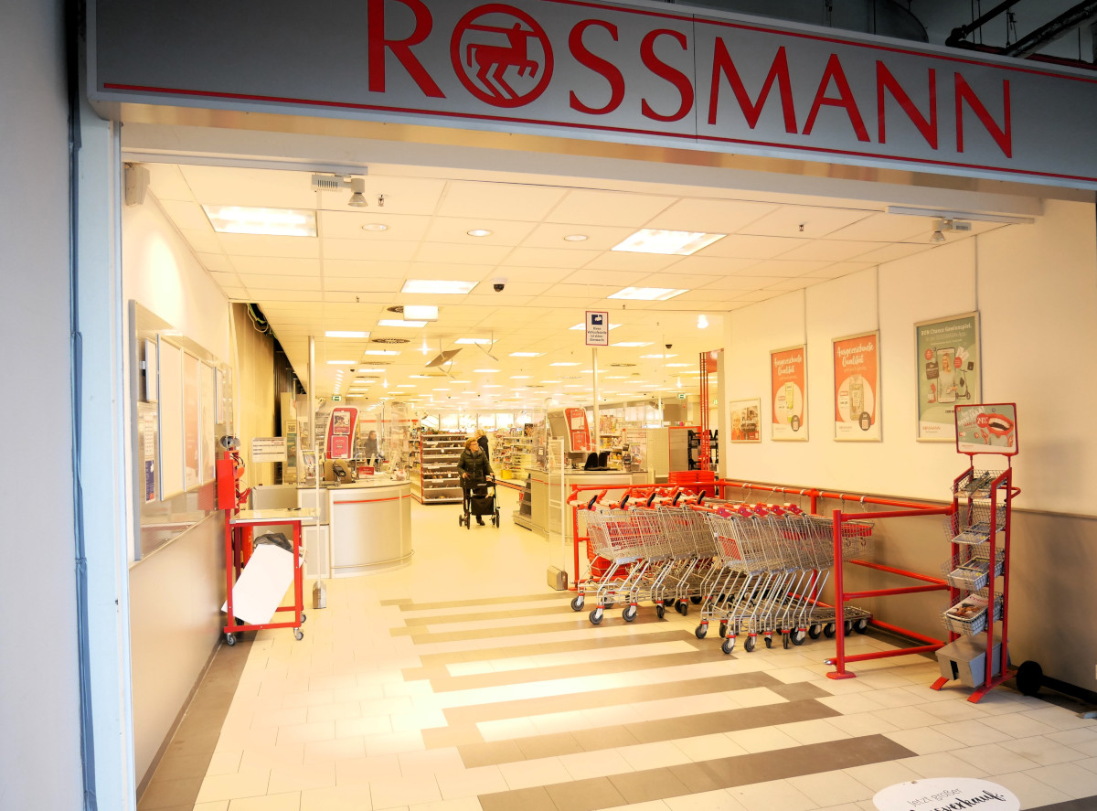 Vom kommenden Montag, 29. Januar, an bleibt die Rossmann-Filiale für eine knapp dreiwöchige Umzugsphase geschlossen. Foto: Gaby Brüggemann
