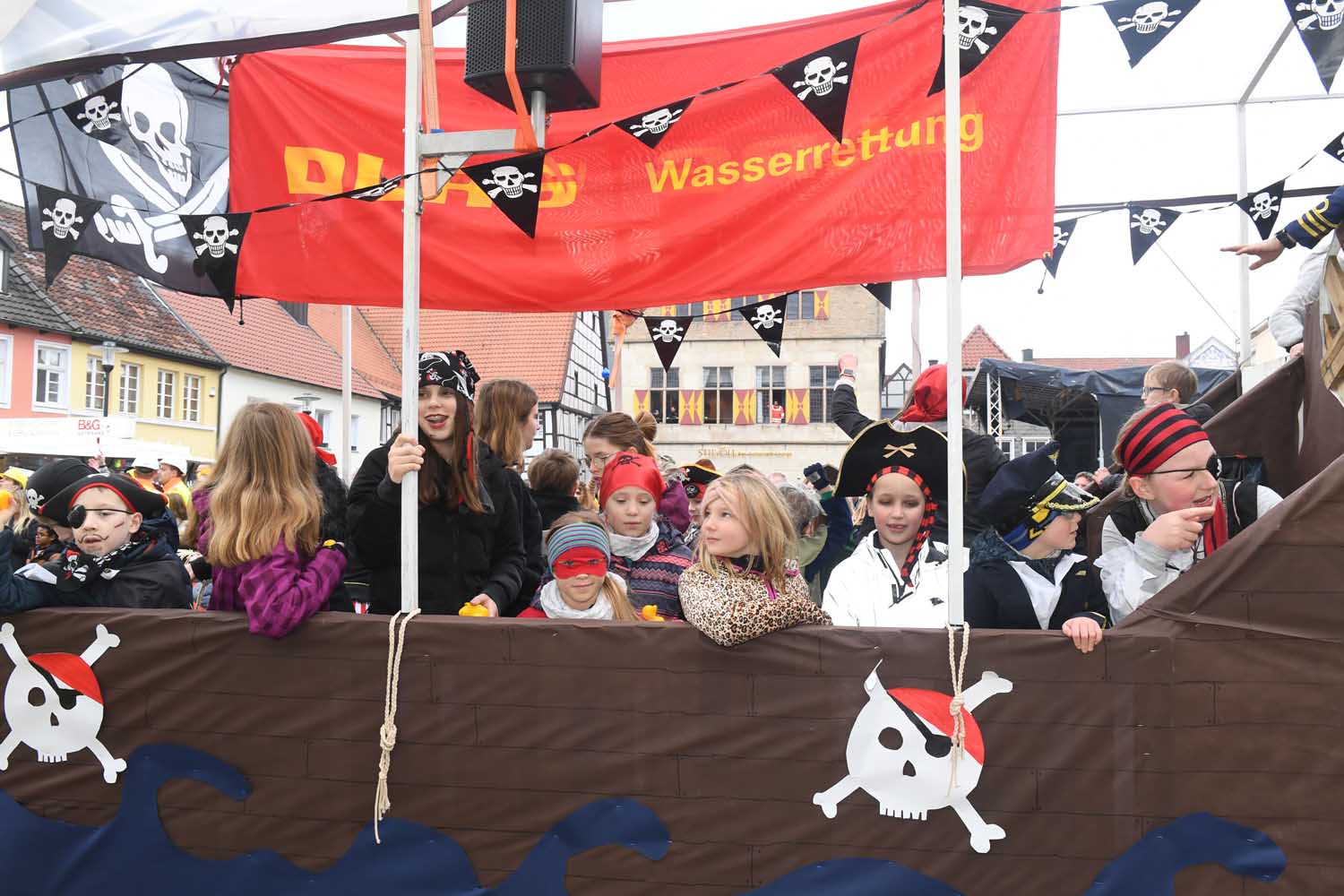 Beim Rosenmontagsumzug wird nicht gespart, genauso wenig wie bei der Maikirmes und der 