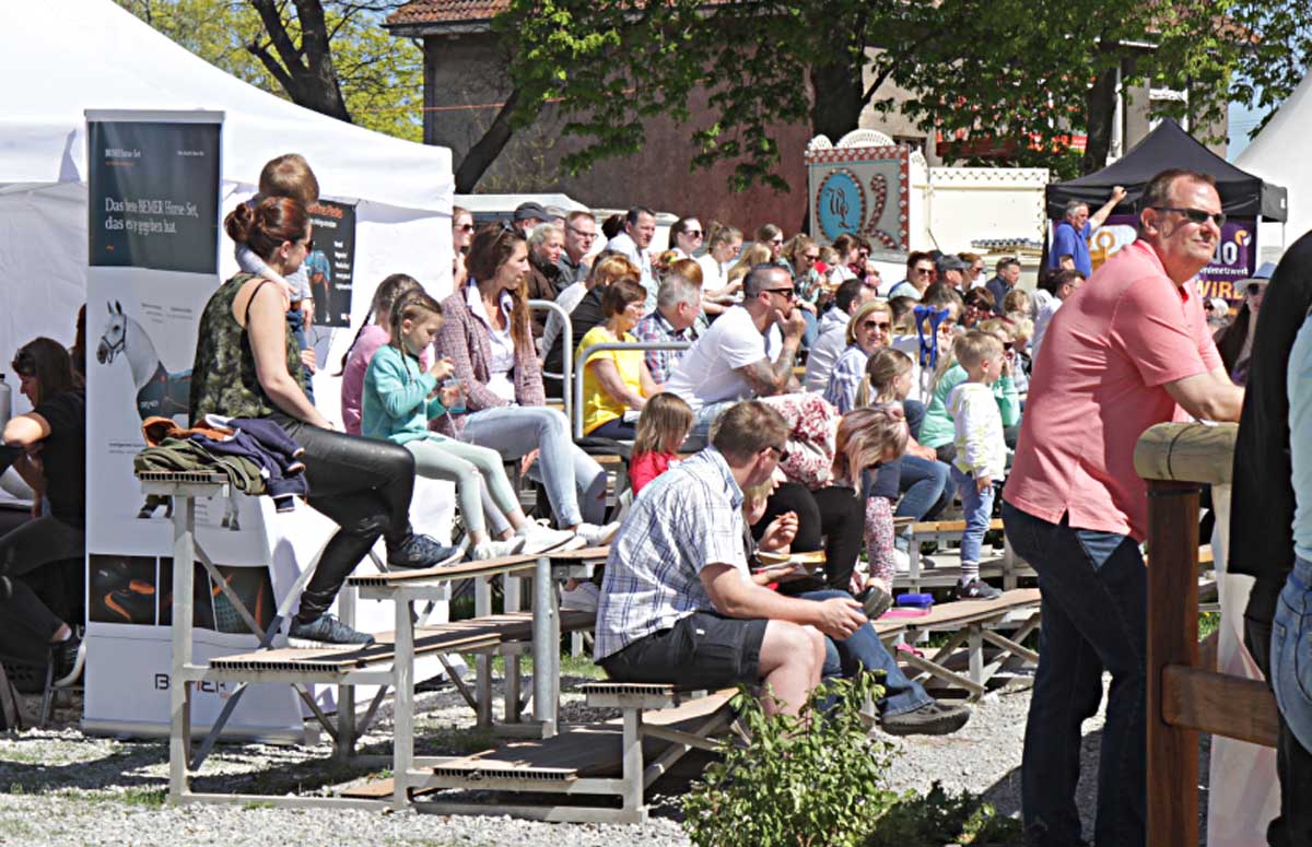 Das Reitturnier auf dem Hof Gripshöver zieht jedes Jahr die Massen an. Nun drohe Straßen.NRW durch die Sanierungsmaßnahme der Lünener Straße die Veranstaltung lahm zu legen, empört sich der Veranstalter. Archivfoto: Steinmüller