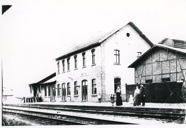 Bei der Fotoreise des Heimatvereins stand der Evenkamp, hier eine Aufnahme vom ehemaligen Bahnhofsgebäude, im Mittelpunkt. Foto: Archiv Werne