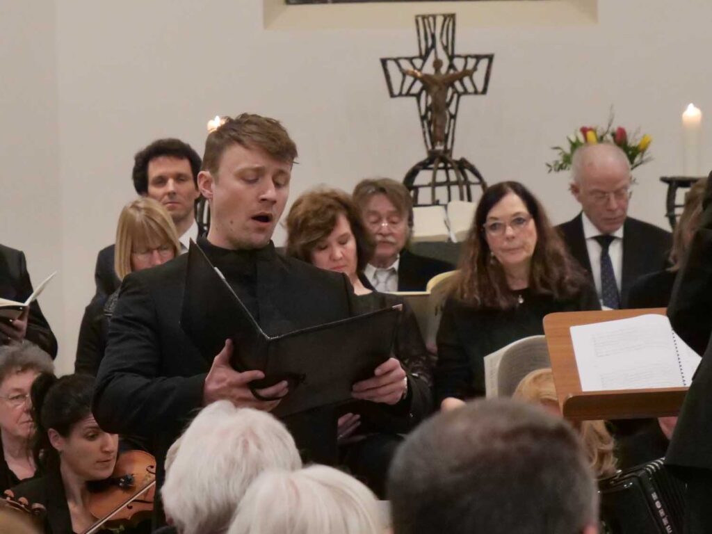 Johannes Schwarz übernahm den Part des Solo-Baritons. Foto: Schwarze