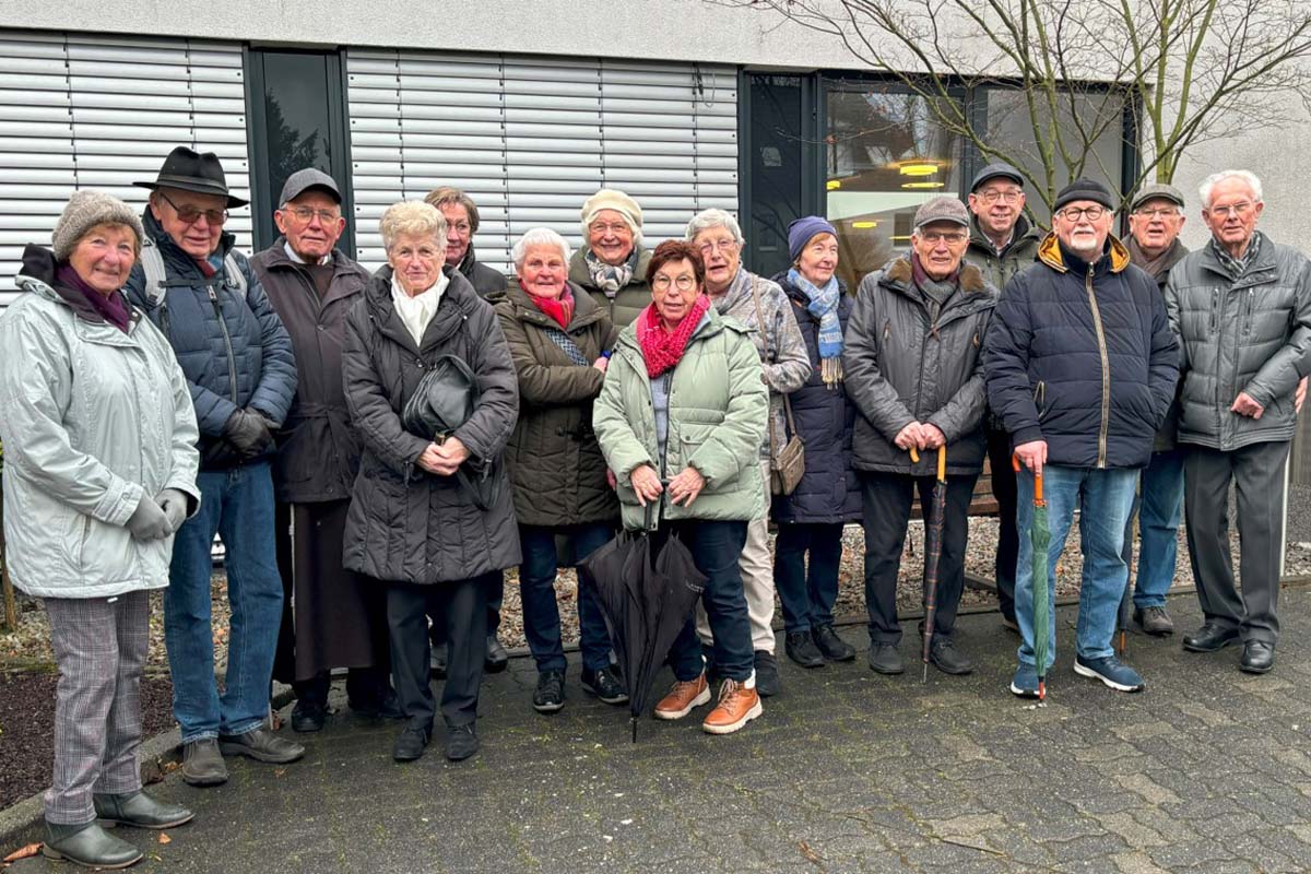 Benno Jäger führte die Interessierten bei der Winterwanderung durch die Innenstadt. Foto: privat