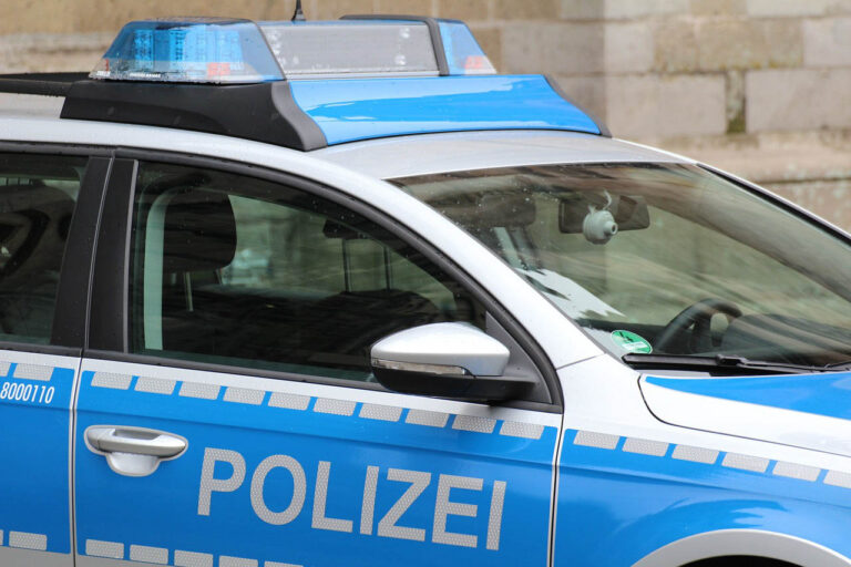 Für die Suche nach einer 14-jährigen Jugendlichen bittet die Polizei um Hinweise. Symbolbild: pixabay