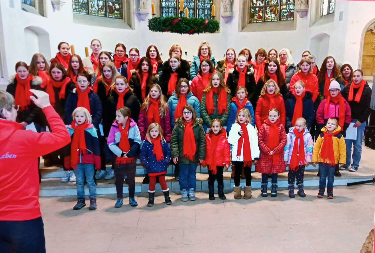 Der Kinder- und Jugendchor „Voices From Heaven“ sorgt für die musikalische Untermalung des Familiengottesdienstes. Foto: privat