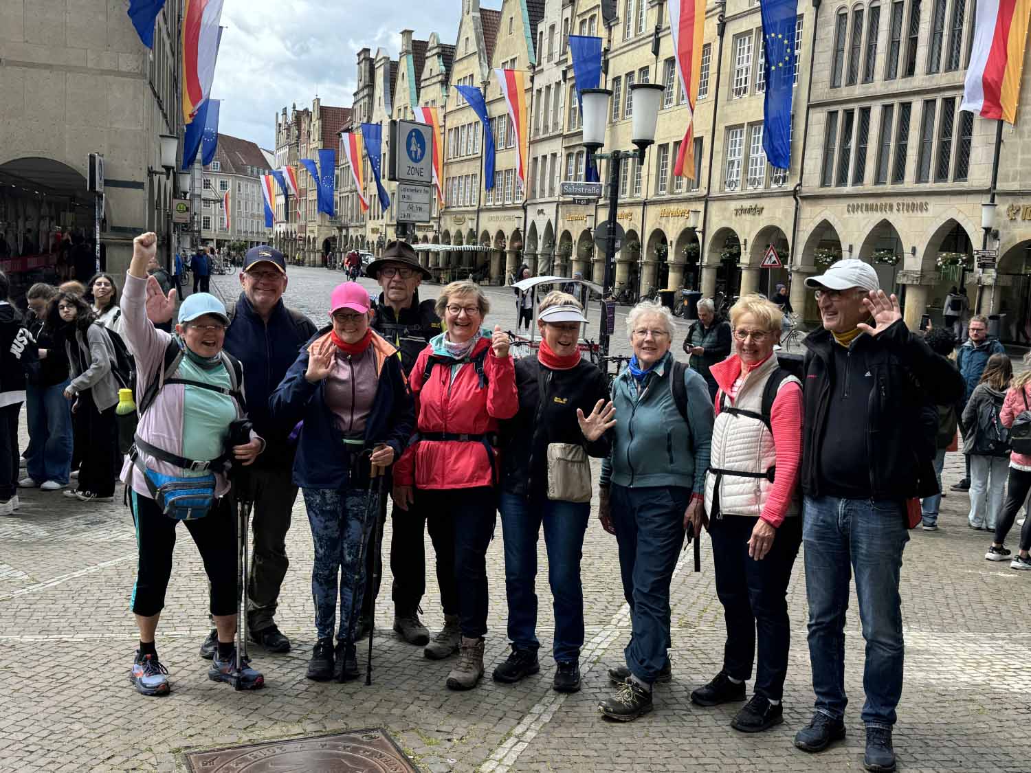 Die Pilgergruppe aus Werne beim Zwischenstopp auf dem Prinzipalmarkt in Münster. Foto: Kramer