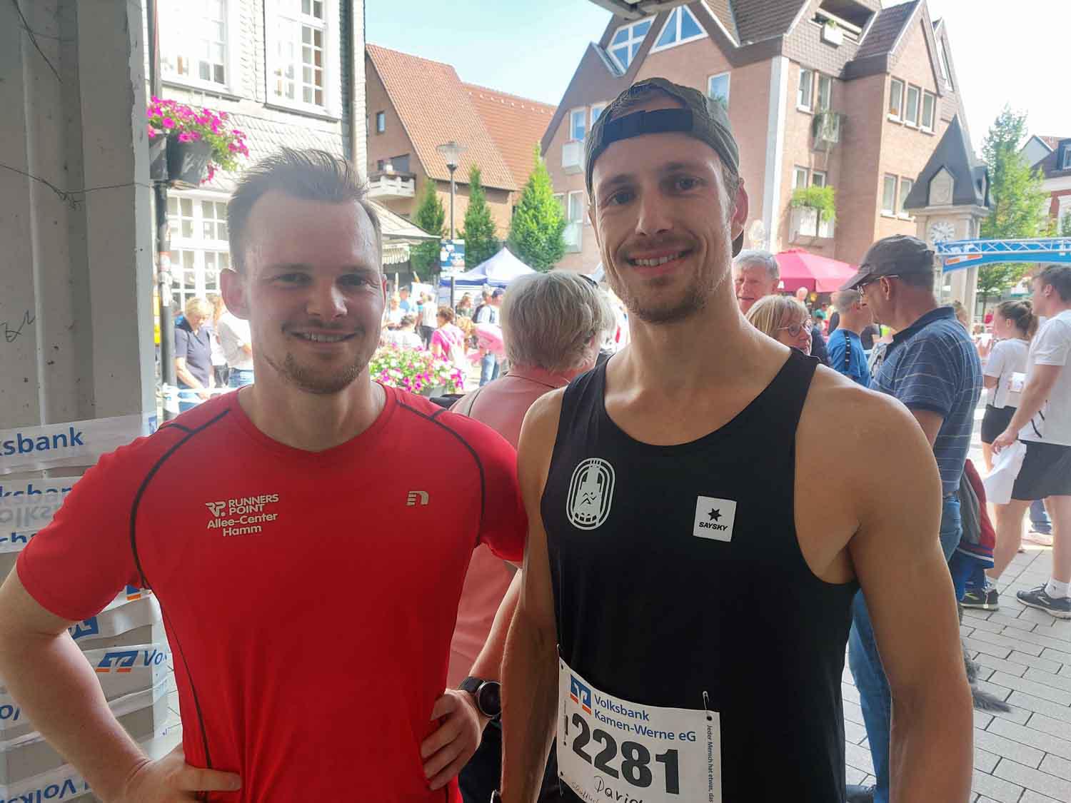 Seriensieger Marvin Pufahl (links) musste beim Werner Stadtlauf diesmal David Schafflick den Vortritt lassen. Foto: Wagner