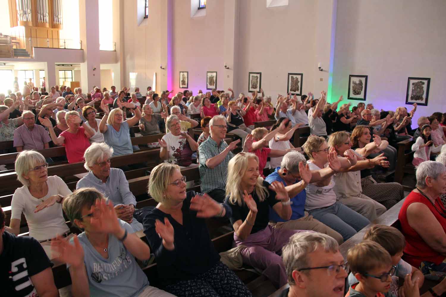 Zur Freude der Organisatoren blieben nicht viele Plätze frei in der Kirche Maria Frieden. Fotos: Mareike Gerundt