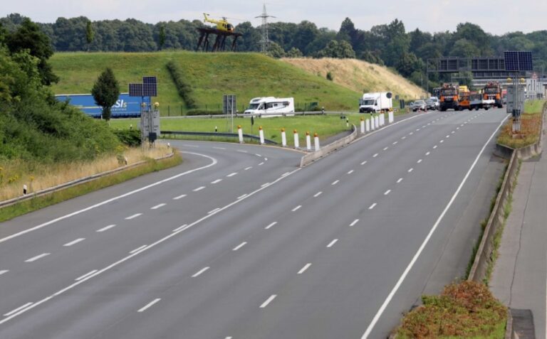 Gasaustritt aus Lkw: Autobahn A1 komplett gesperrt – mit Update