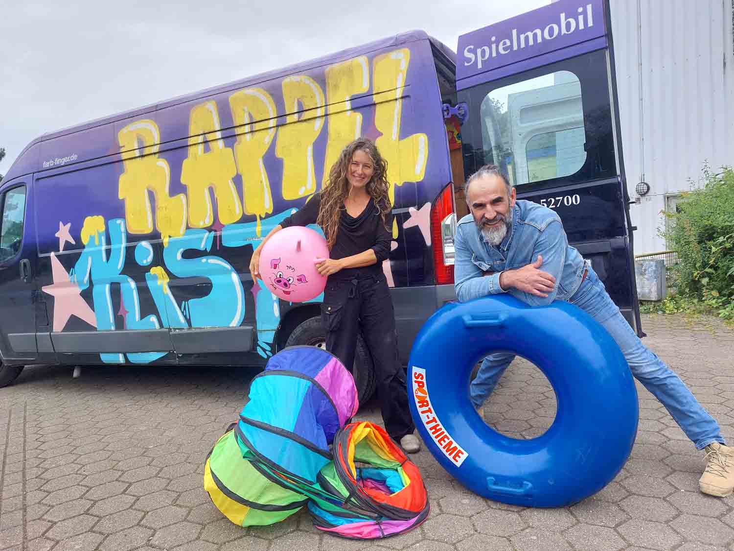 Das Streetwork Werne mit Katrin Schnieders und Kenan Tosun ist wieder mit dem Spielmobil 