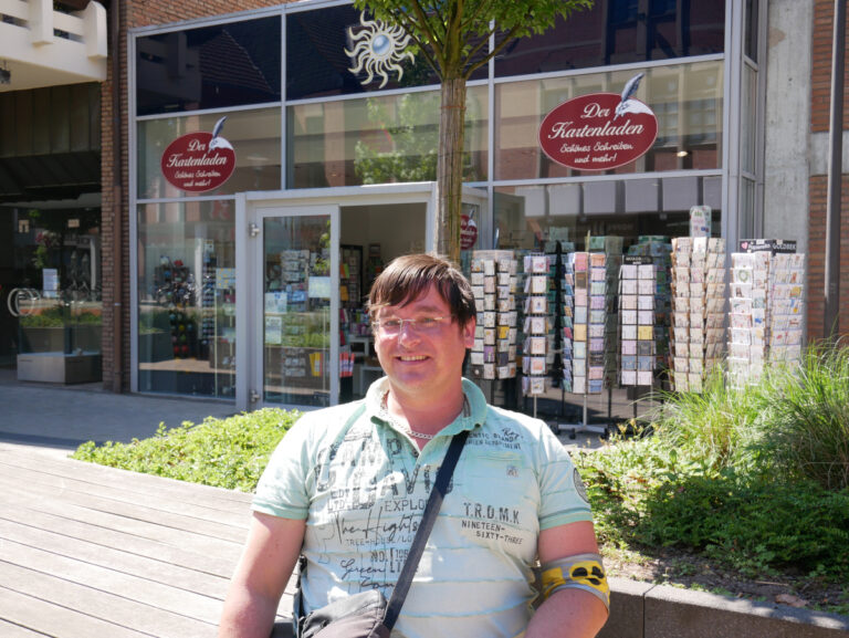 Marius Gellert, selbst Rollstuhlfahrer, setzt sich für mehr Barrierefreiheit ein. Foto: Gaby Brüggemann