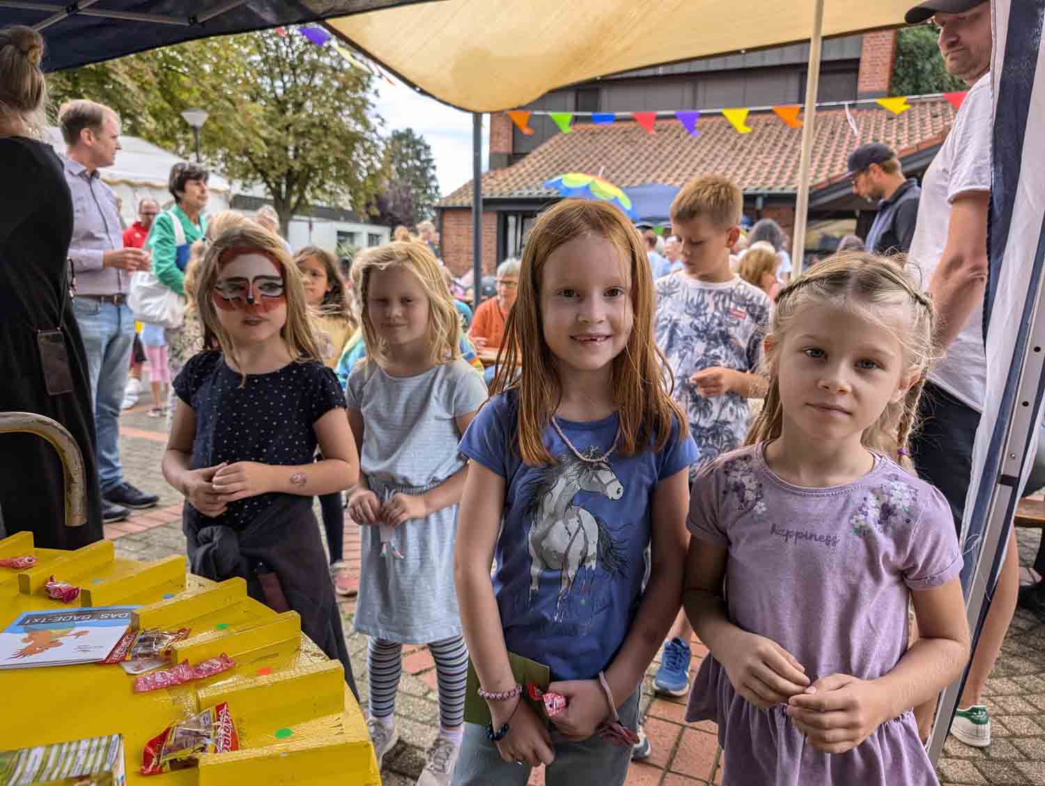 Am Glücksrad herrschte beim Patronatsfest Maria Frieden immer reger Betrieb. Fotos: Mareike Gerundt