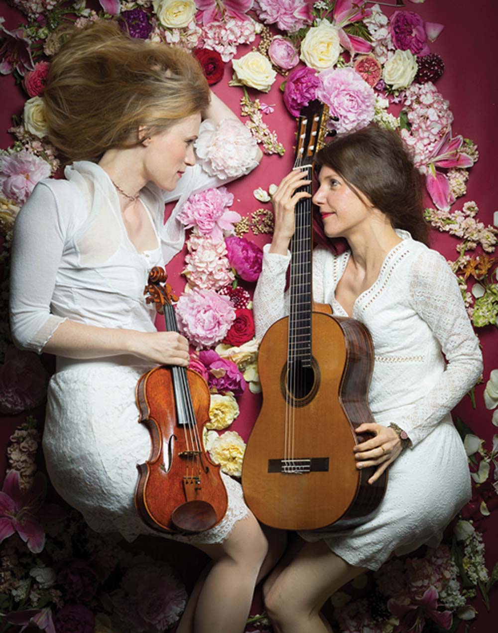 Violonistin Freya Deiting und die Gitarristin Sandra Wilhelms bilden das Duo 