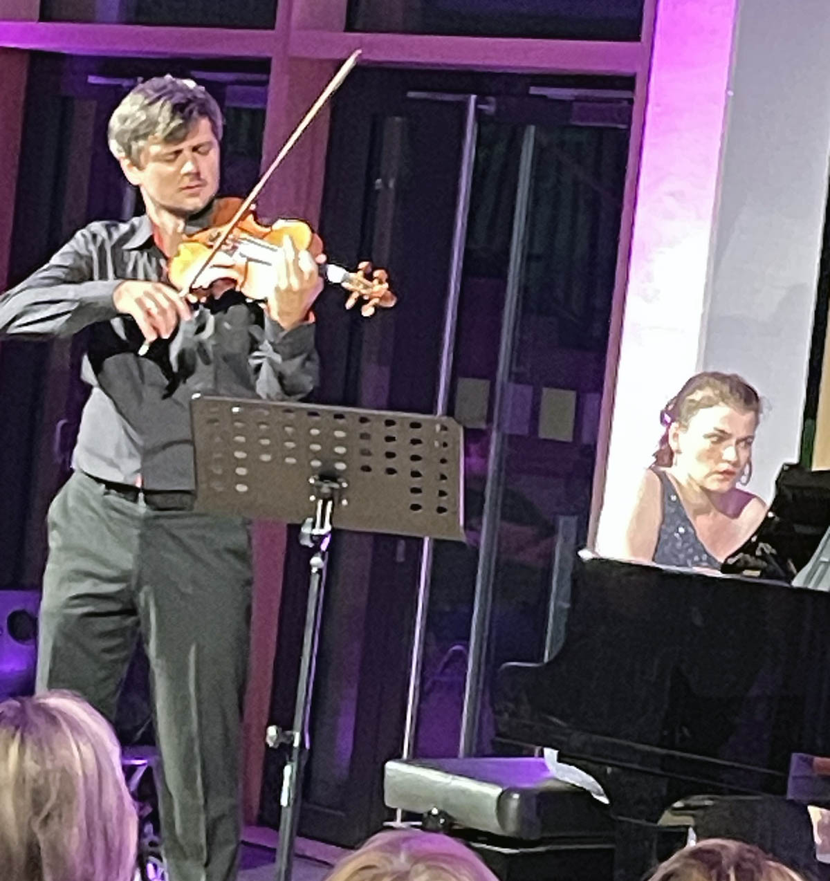 Aleksey Semenenko und Inna Firsova begeisterten die Musikfreunde zum Saisonauftakt im Foyer der Marga-Spiegel-Schule. Foto: privat