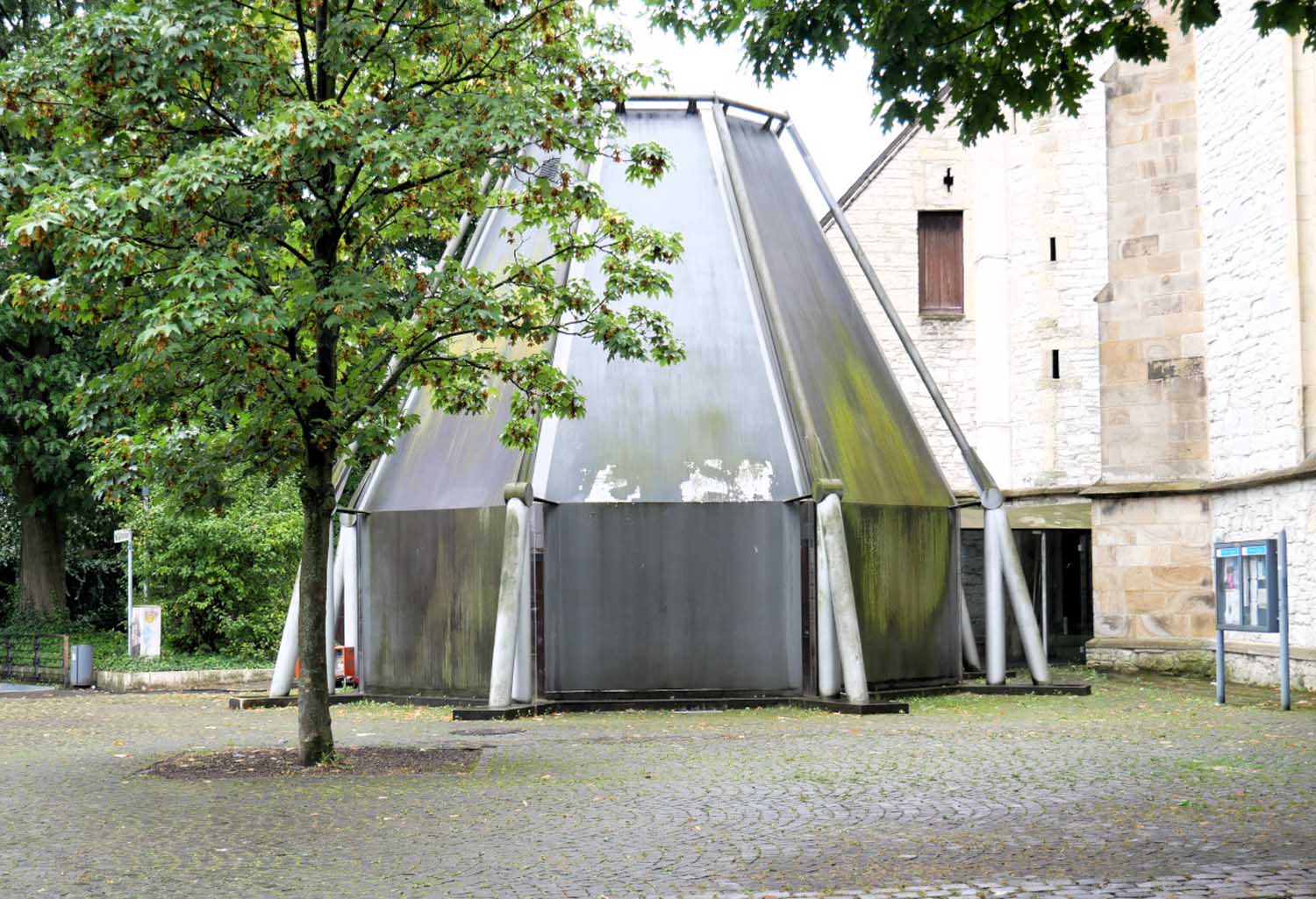 Die Pläne für einen Nachfolgebau der Sakristei der Kirche St. Christophorus werden in der kommenden Woche vorgestellt. Foto: Gaby Brüggemann