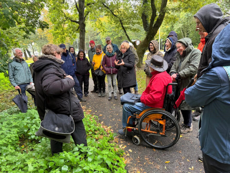 Zur Exkursion "Natur entdecken und verstehen" unter Leitung von Dr. Georg Loos hatte die BIN eingeladen. Foto: Rainer Hotz