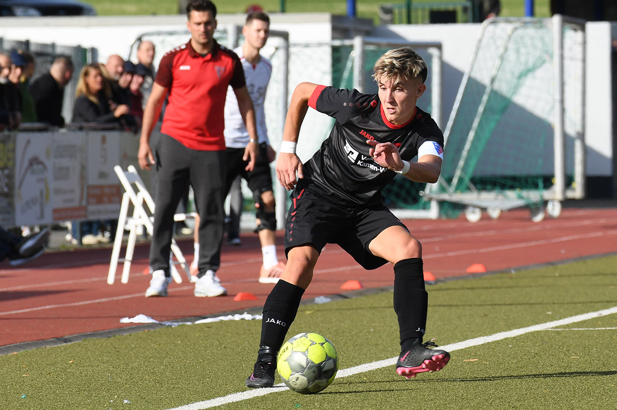 Kapitän Yannick Lachowicz wurde rüde gefoult und musste nach knapp einer Stunde mit Verdacht auf Armbruch ausgewechselt werden. Archivfoto: MSW