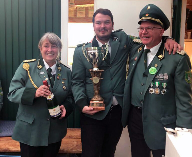 Langerner Frauen schießen um den Pokal – Versammlung in Horst & Wessel