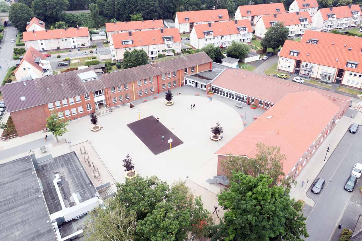 Die Anmeldungen für die Schulanfänger 2023/24 stehen an. In Werne gibt es drei Schulen: Die Kardinal-von-Galen-Schule, die Uhlandschule (Bild) und die Wiehagenschule. Foto: Archiv