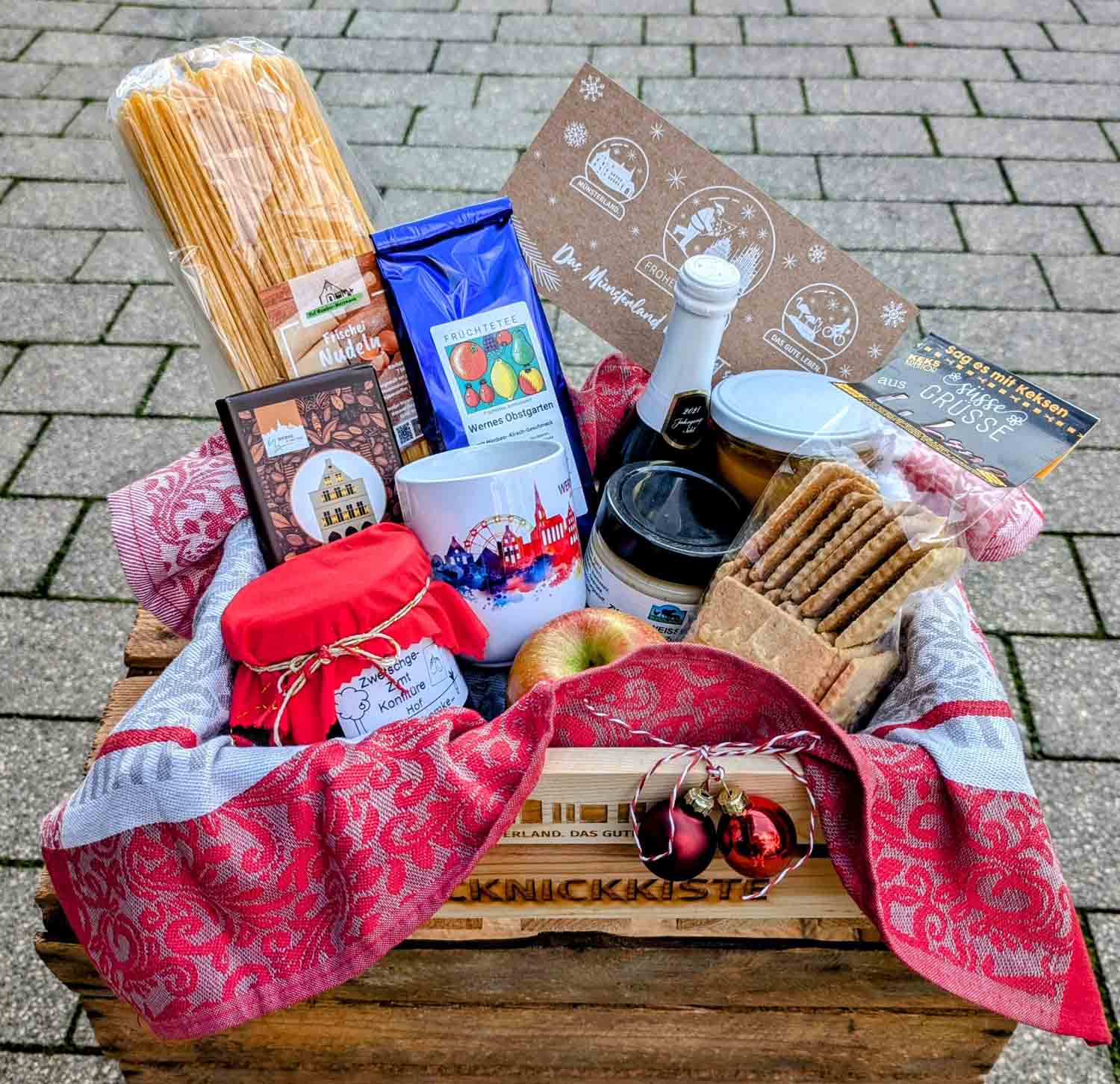 Die Picknickkiste „Werner“ ist Teil der Münsterland-Aktion „Verschenke ein Picknick“ und bietet eine einzigartige Zusammenstellung von liebevoll ausgewählten Produkten aus der Region. Foto: privat