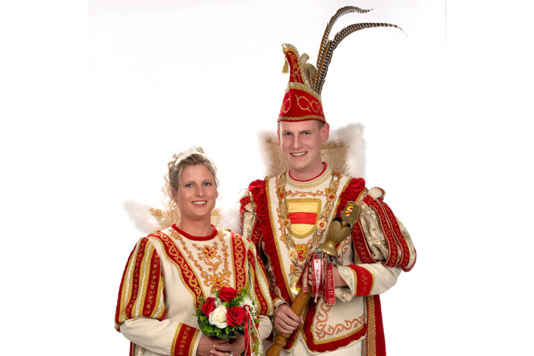 Robin II. Nolting und Claudia II. Marckhoff führen als neues Stadtprinzenpaar die Werner Jecken bis zum Aschermittwoch durch die närrische Zeit. Foto: Fotostudio Hövener