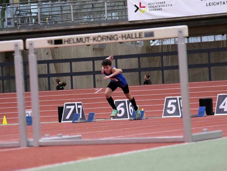 Leonas Czeranka (2012) wurde knapp Zweiter im 60m Hürdenlauf. Foto: privat