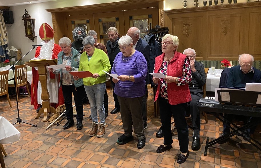 Eine fröhliche Adventfeier beging der Heimatverein Werne zuletzt in Wittenbrink's Hof. Fotos: Verein