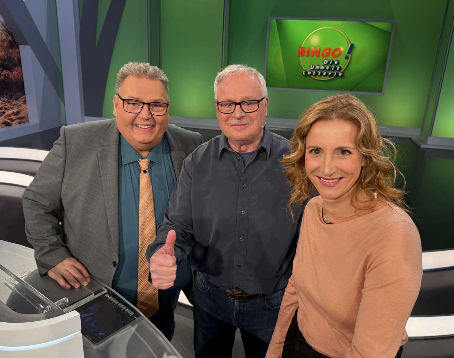 Nach der Live-Sendung gab es für Manfred aus Werne noch ein Erinnerungs-Foto mit dem Moderator Michael Thürnau und Gast-Moderatorin Ilka Petersen. Foto: Carina Niemeyer, Büro Michael Thürnau