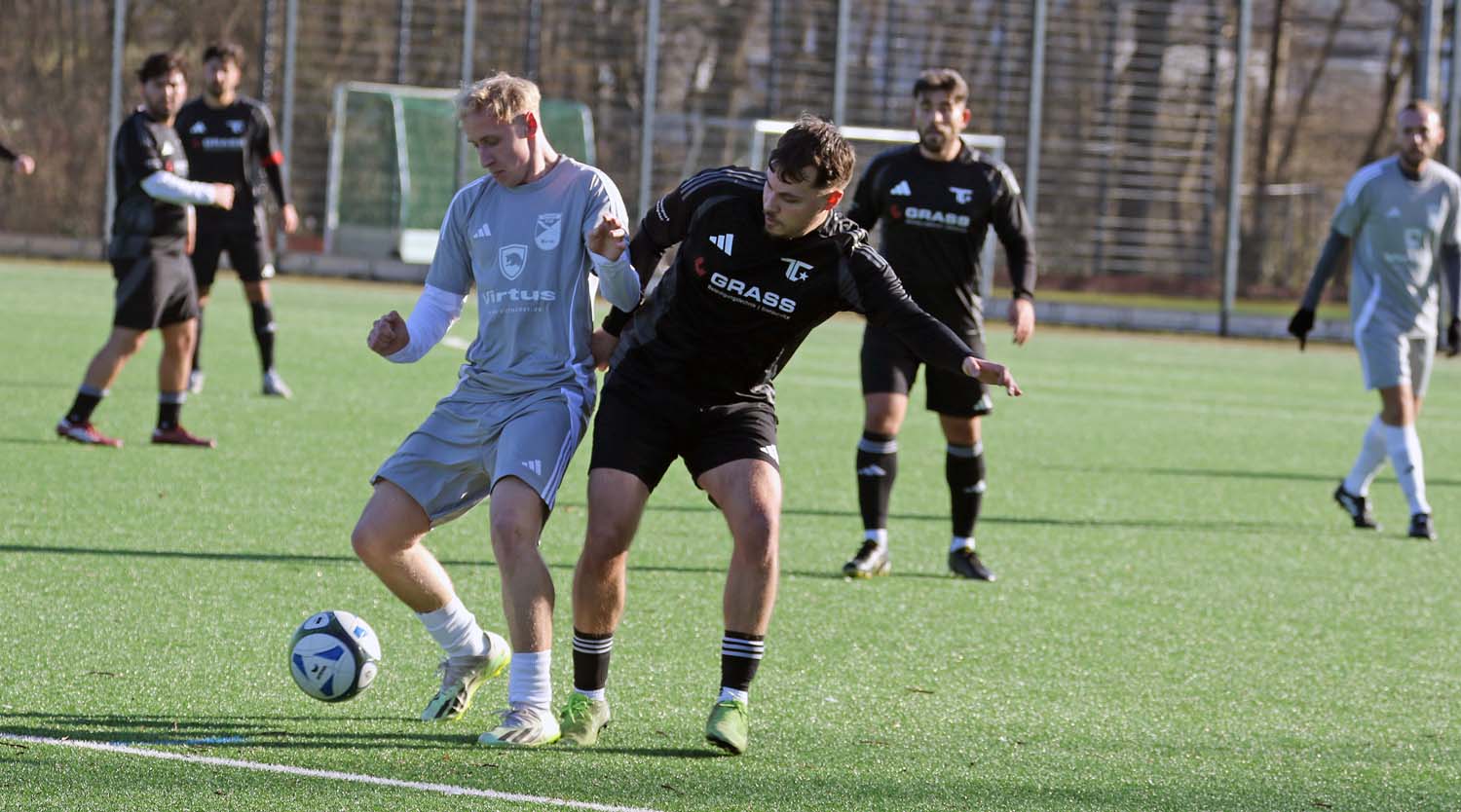 Santino Benning (links) und Eintracht Werne setzten sich klar gegen den klassentieferen Gast aus Hagen durch. Foto: Wagner