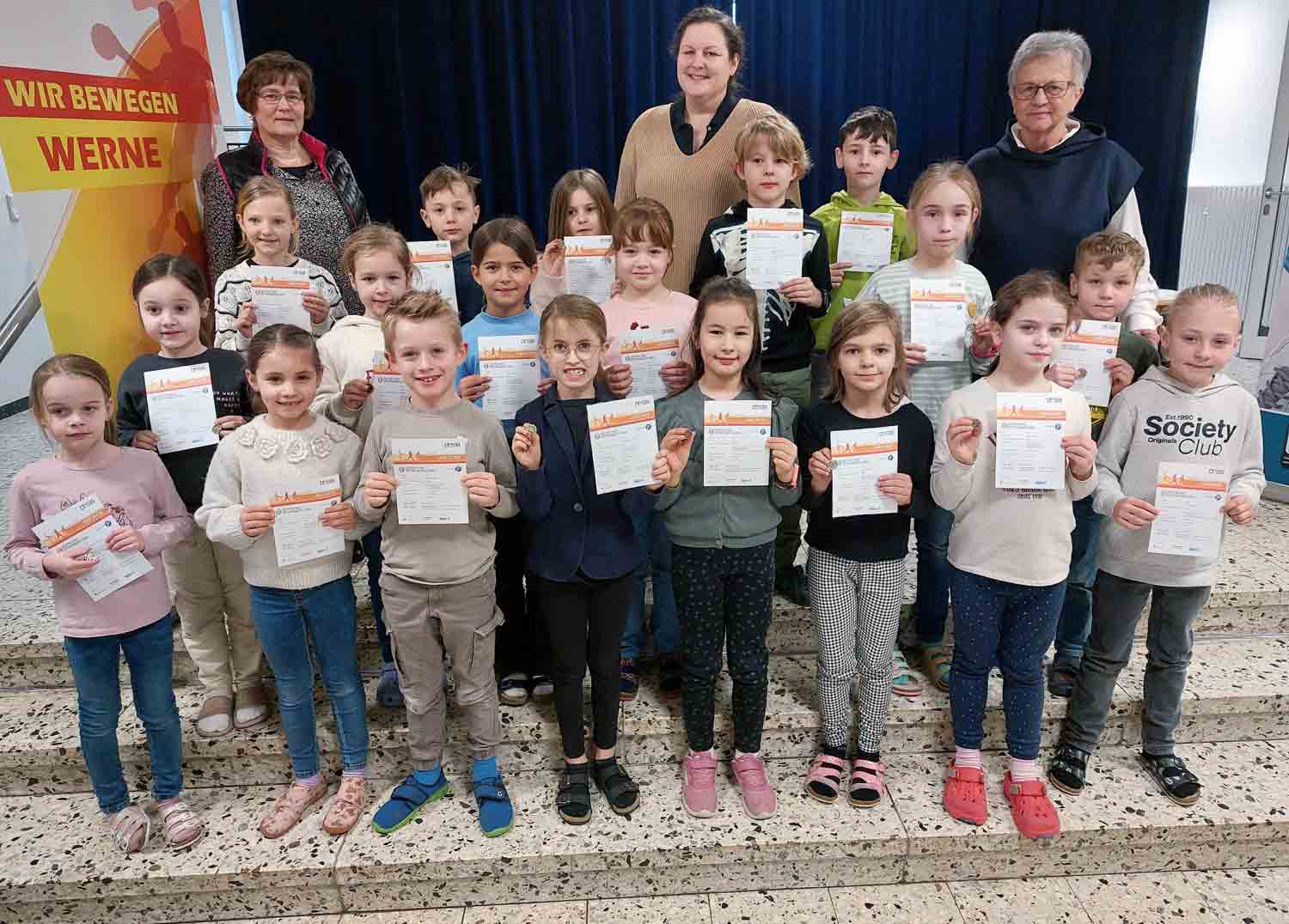 Der zweite Jahrgang der Kardinal-von-Galen-Schule war beim Sportabzeichen 2024 fleißig. Fotos: Wagner