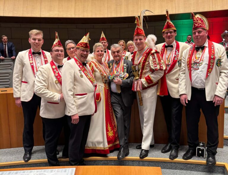 Auch das Werner Prinzenpaar samt Gefolge war beim "Närrischen Landtag" mit von der Partie. Foto: IWK