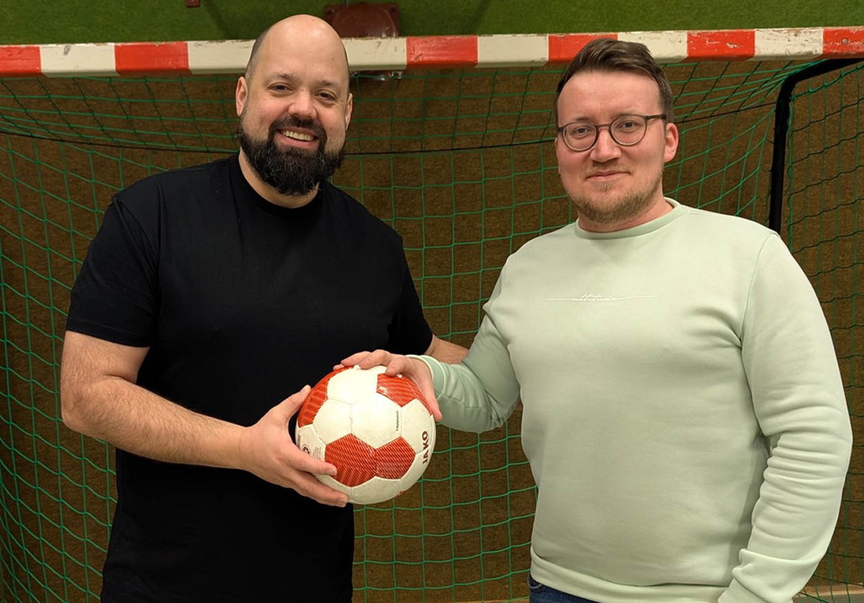 Tim König (L) und Hendrik Osthues freuen sich auf das festliche Turnier zum 25-jährigem Bestehen des Mitternachtsports. Foto: privat