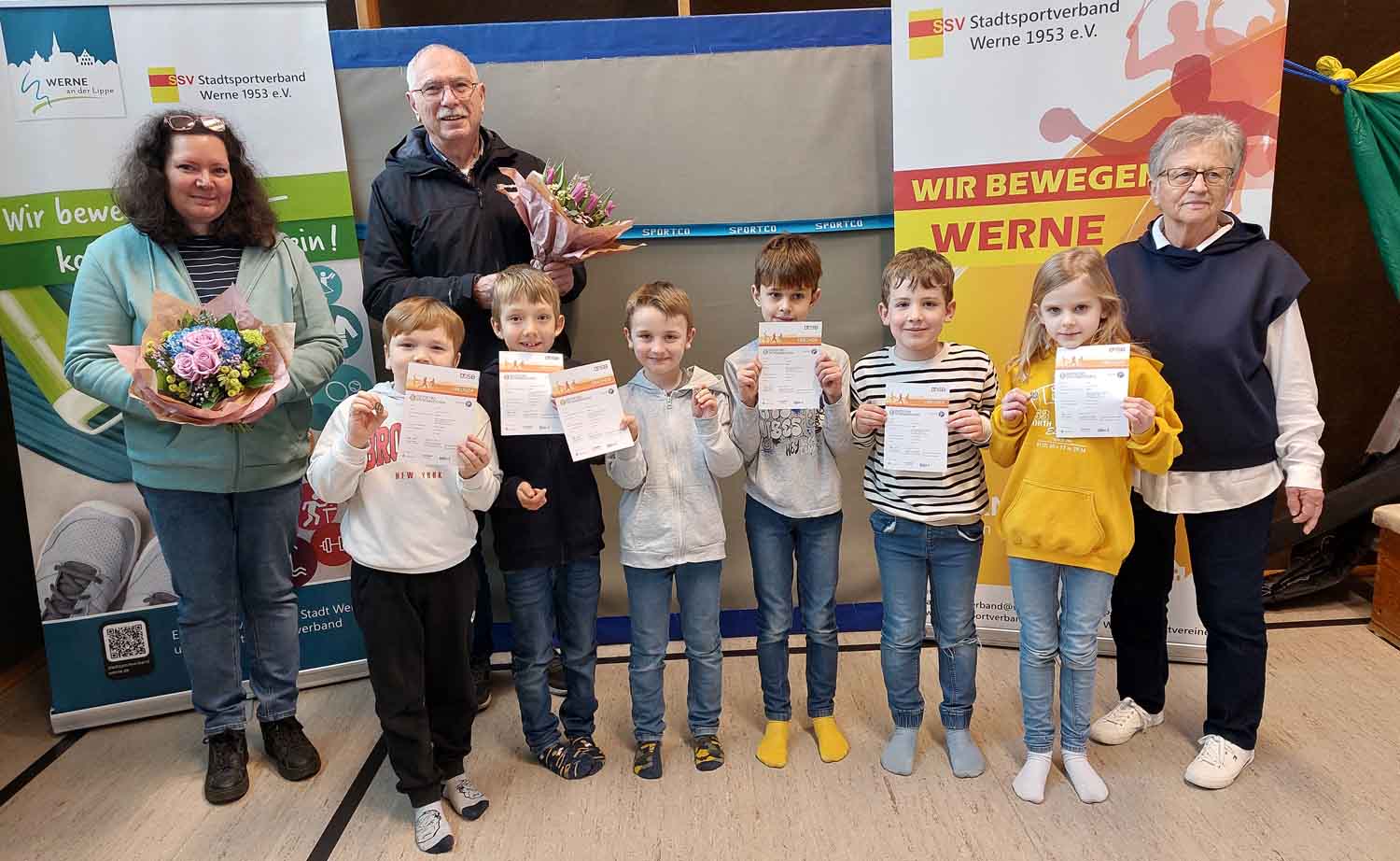 An der Uhlandschule wurden Sportabzeichen verliehen, hier im Bild die Klasse 2a. Fotos: Wagner