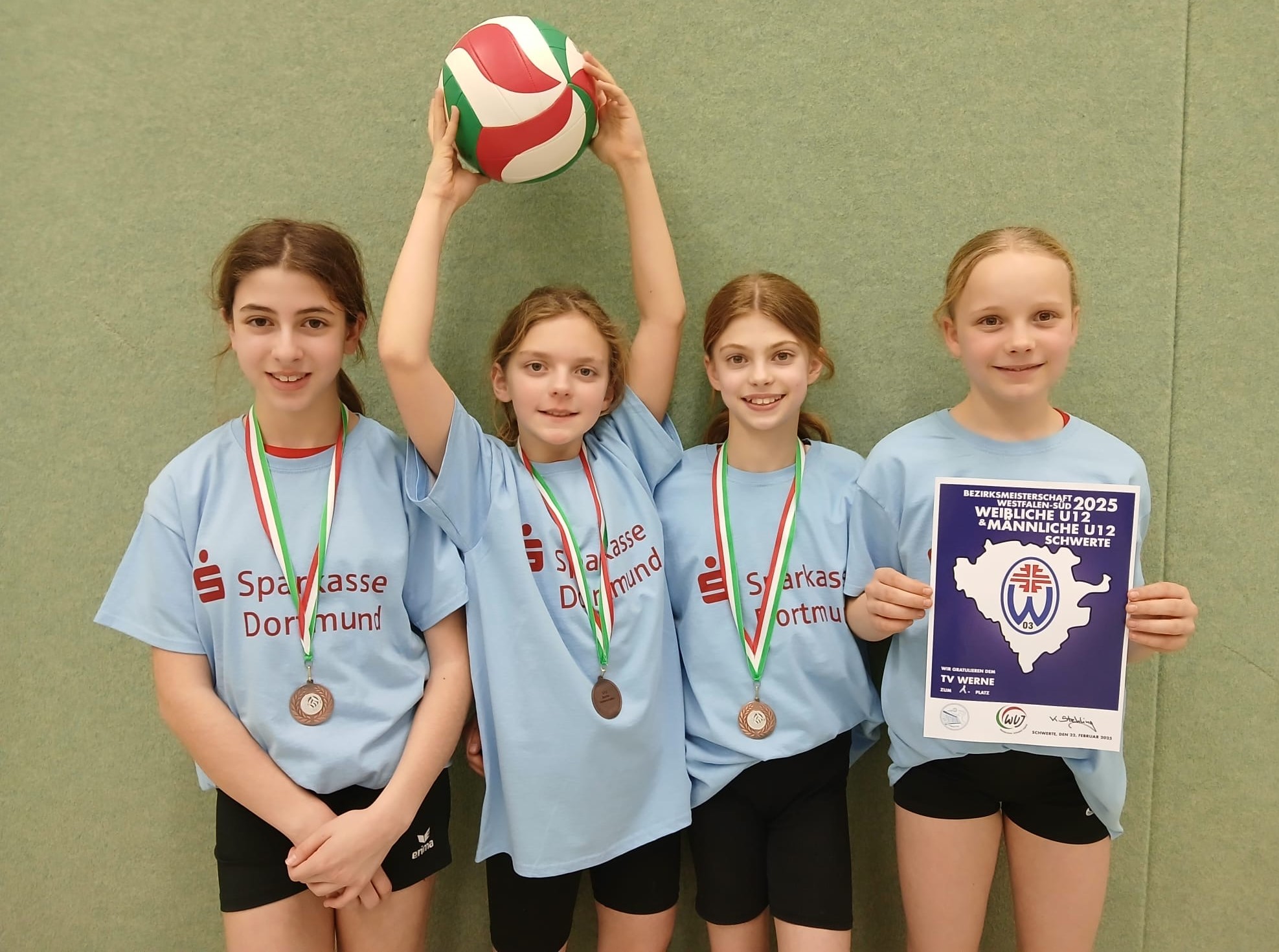 Die U12 des TV-Werne ist Volleyball-Bezirksmeister (v.l.): Elisa Parro, Mila Hempel, Alissa Judt und Elisabeth Schreiber. Foto: Verein