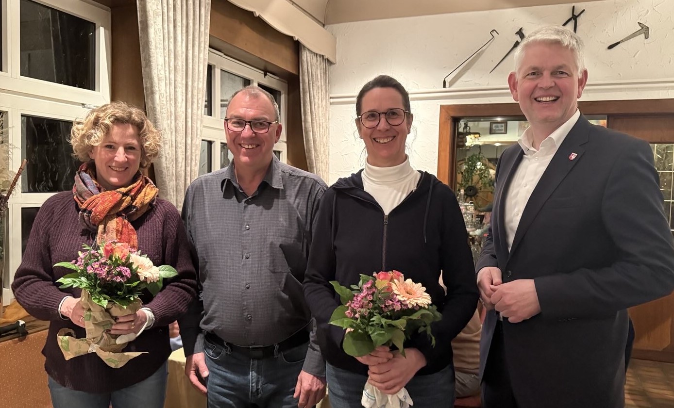 Waren mit dem Ortsparteitag der FDP sehr zufrieden (von links): Claudia Lange (Fraktionsvorsitzende), Artur Reichert (Ortsvorsitzender), Dagny Dammermann (Schatzmeisterin) sowie Christoph Dammermann (Bürgermeisterkandidat). Foto: Michael Siegeroth