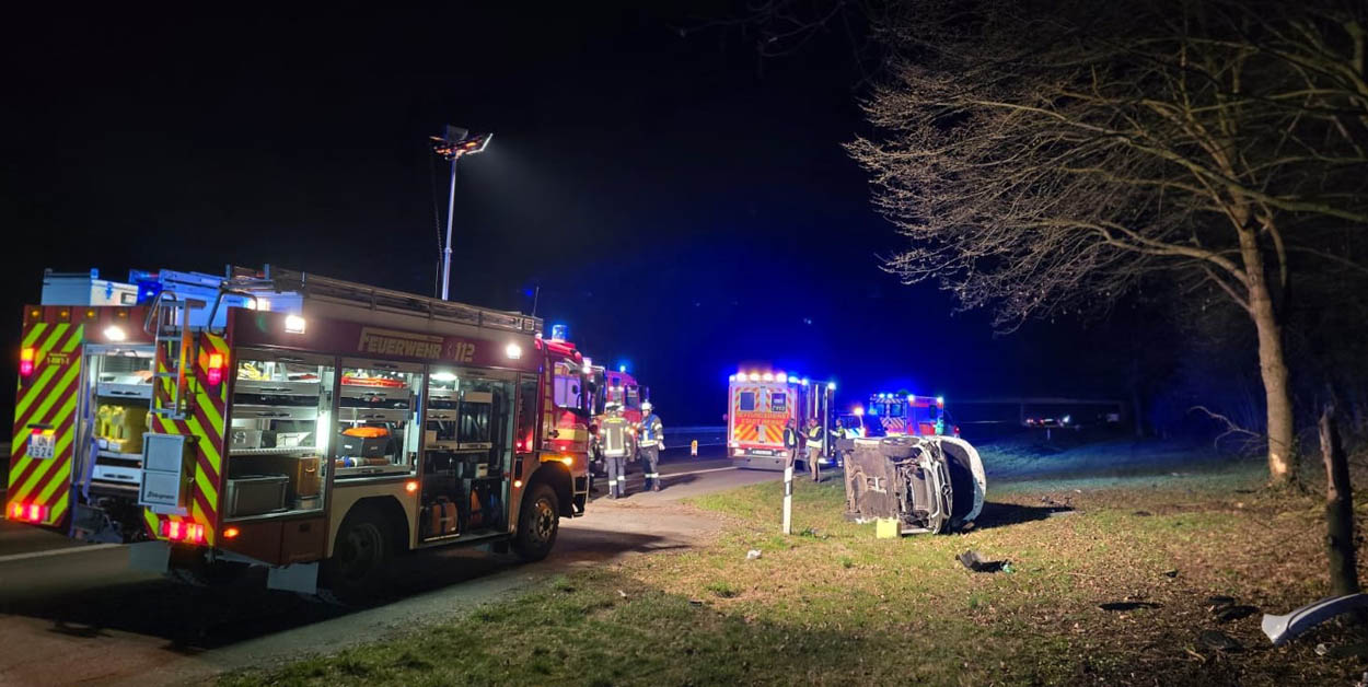 Feuerwehrkräfte aus Werne leisteten in der Nacht auf Samstag einen Einsatz auf der Bundesautobahn 1 in Fahrtrichtung Bremen. Foto: FFW