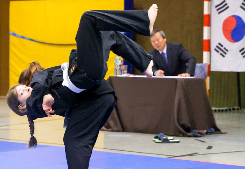 Der koreanische Großmeister Yong-Seok Chung bewertete die Wurftechniken der HapKiDo-Schüler*innen. Foto: WSC